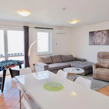 7 Personen Monteure Und Firmen Work&stay