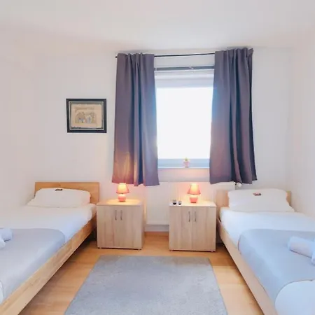 7 Personen Monteure Und Firmen Work And