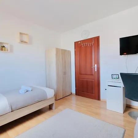 7 Personen Monteure Und Firmen Work&stay *